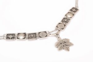 Ogrlica više motiva